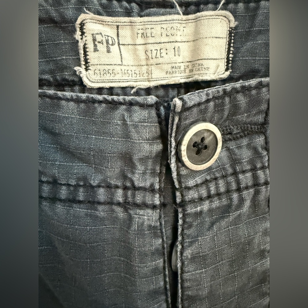 Free People Charcoal Cargo Utility Pants. Size 10. 100% cotton. - Picture 4 of 8